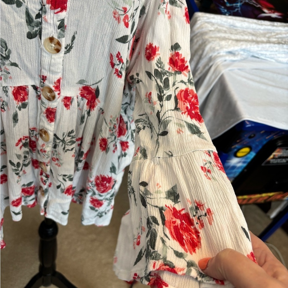 Torrid 1 Rayon Crepe Bell Sleeve Cold Shoulder Top - Picture 4 of 10